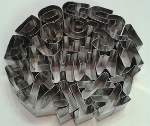 METALOWE FOREMKI wykrawacze ciastek masy LITERKI